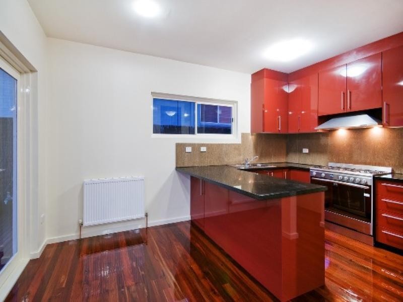 2/104 Camden Road, Newtown VIC 3220