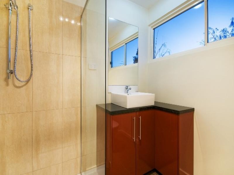 2/104 Camden Road, Newtown VIC 3220