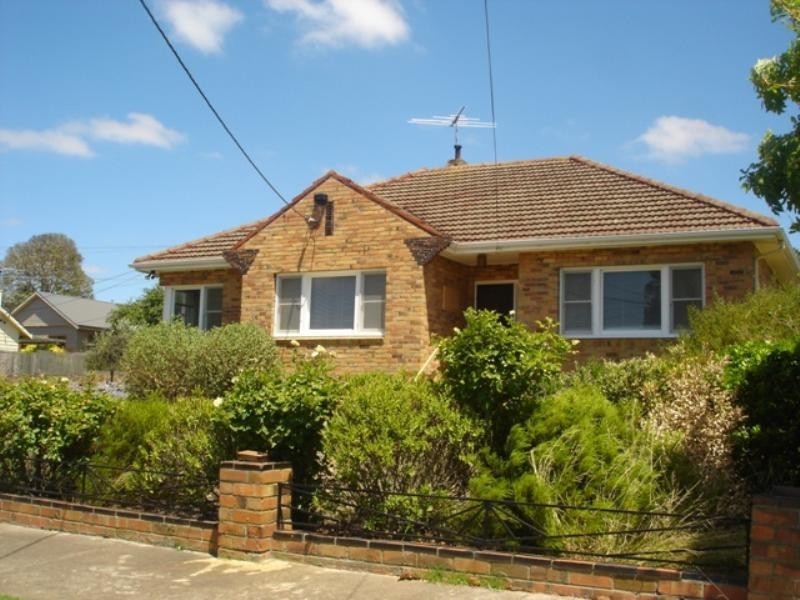 8 Thomson Street, Belmont VIC 3216