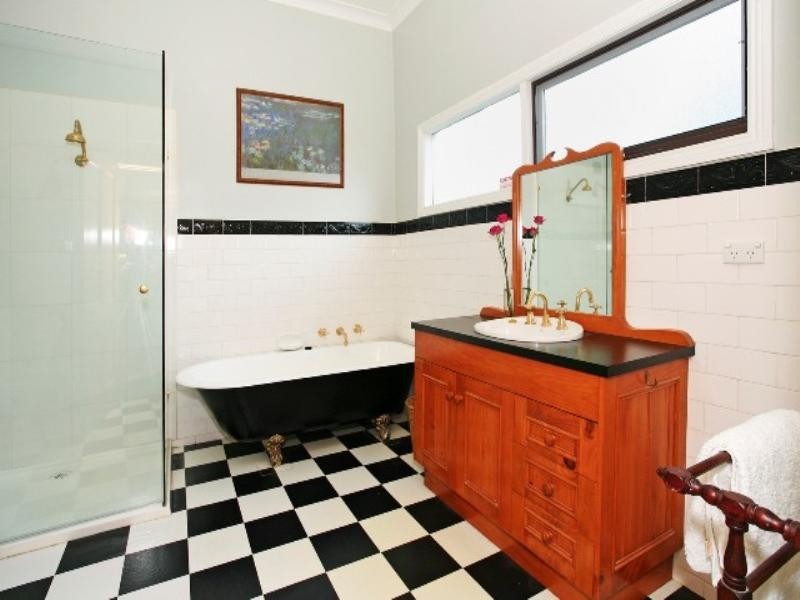 5 Noble Street, Newtown VIC 3220