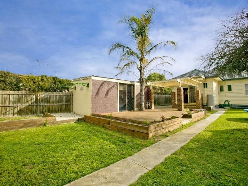 2 Heytesbury Street, Herne Hill VIC 3218