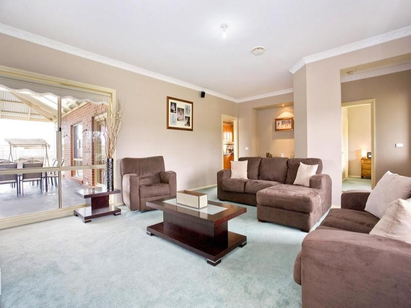 1-2 Oakwood Ridge, St Albans Park VIC 3219