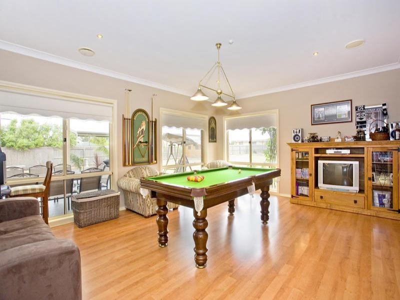 1-2 Oakwood Ridge, St Albans Park VIC 3219