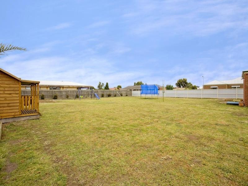 1-2 Oakwood Ridge, St Albans Park VIC 3219