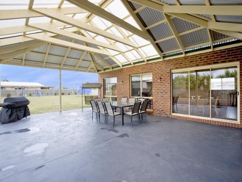 1-2 Oakwood Ridge, St Albans Park VIC 3219