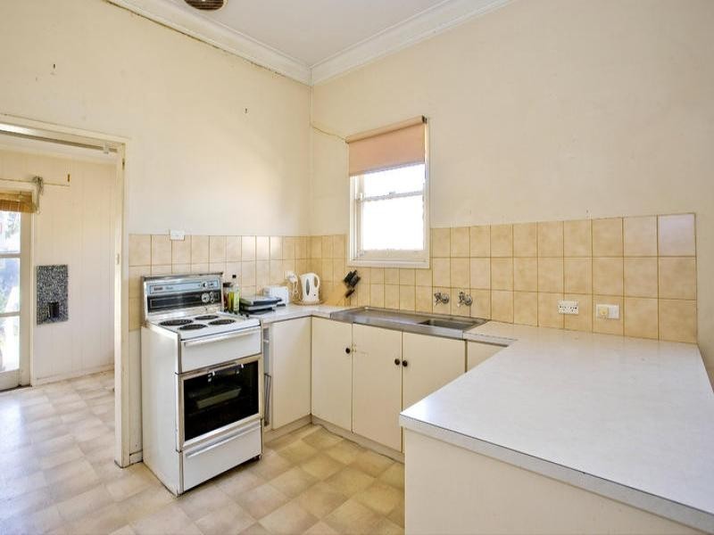 13 Kooyong Road, Drumcondra VIC 3215