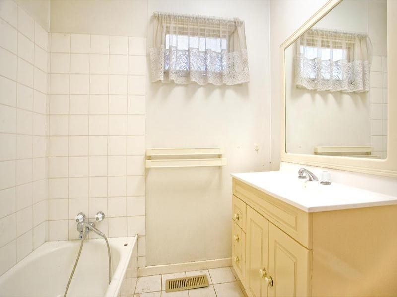 13 Kooyong Road, Drumcondra VIC 3215