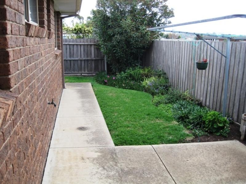 2/42-44 Greenville Drive, Grovedale VIC 3216