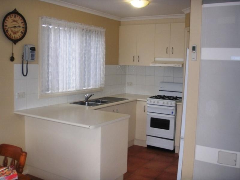 6/12-14 Karlovac Court, Bell Park VIC 3215