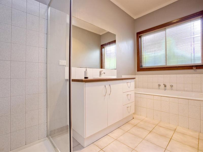 9 Banyan Court, Waurn Ponds VIC 3216