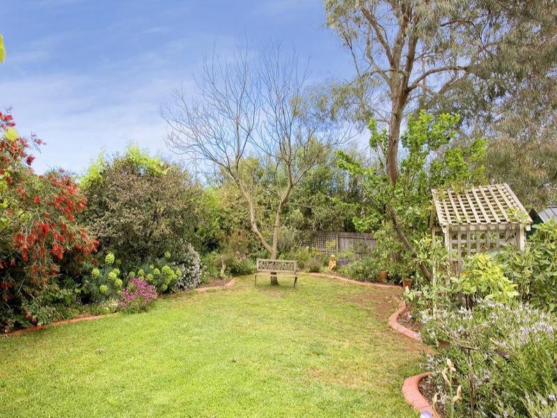 9 Banyan Court, Waurn Ponds VIC 3216