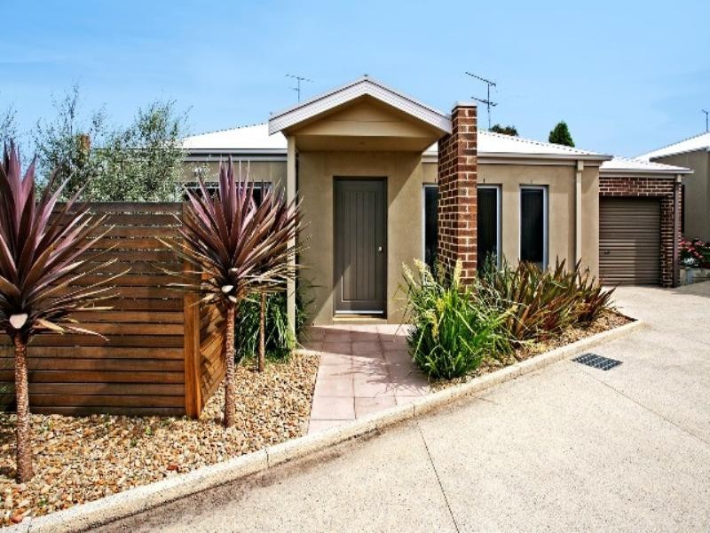 2/4 Belfast Street, Newtown VIC 3220