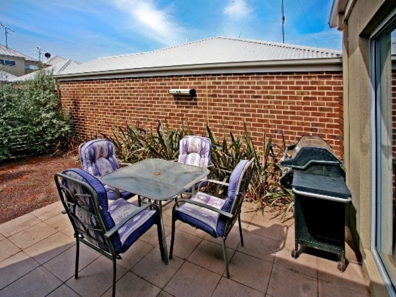 2/4 Belfast Street, Newtown VIC 3220