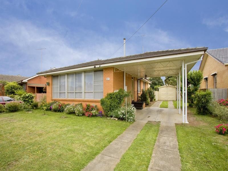 37 Fidge Crescent, Breakwater VIC 3219