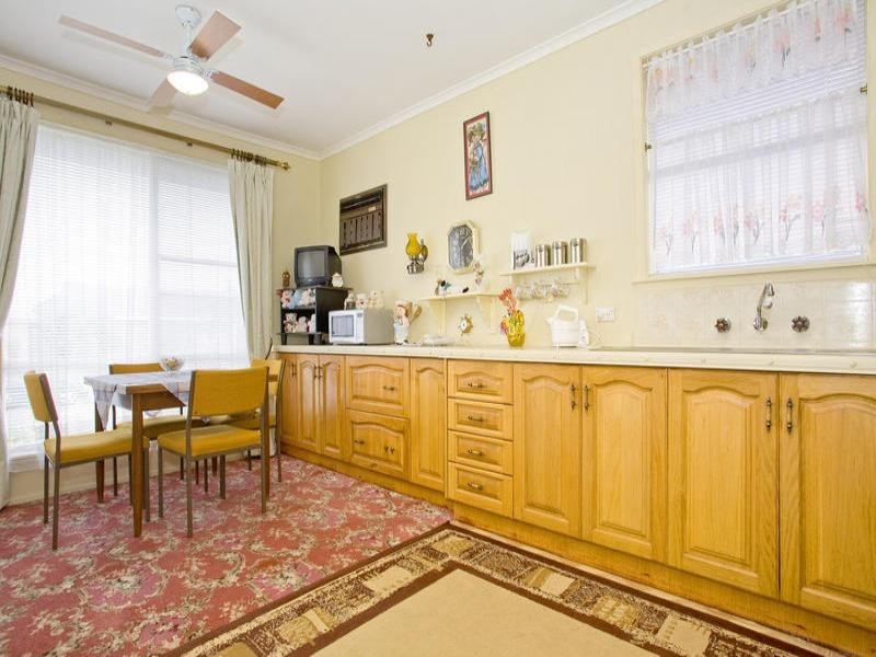 37 Fidge Crescent, Breakwater VIC 3219