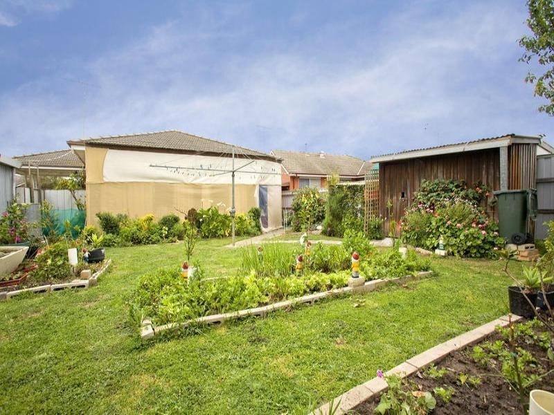 37 Fidge Crescent, Breakwater VIC 3219