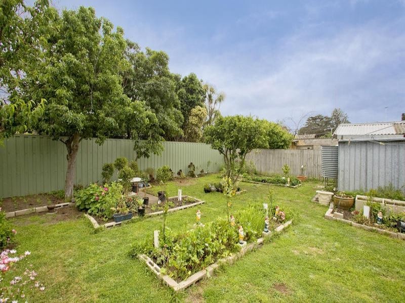 37 Fidge Crescent, Breakwater VIC 3219
