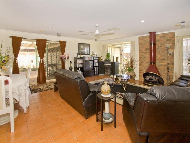 37 Meadenhall Drive, St Albans Park VIC 3219