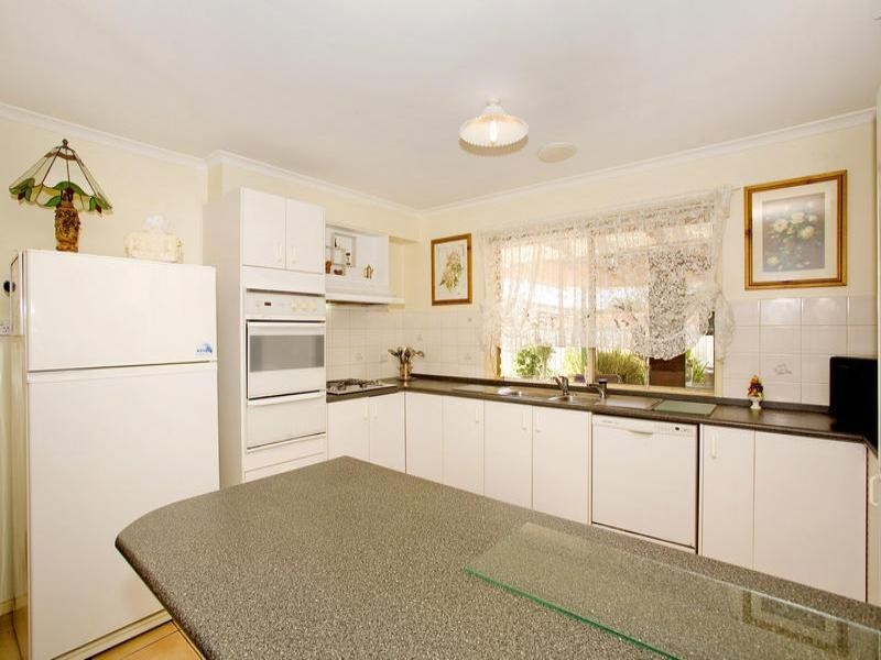 37 Meadenhall Drive, St Albans Park VIC 3219