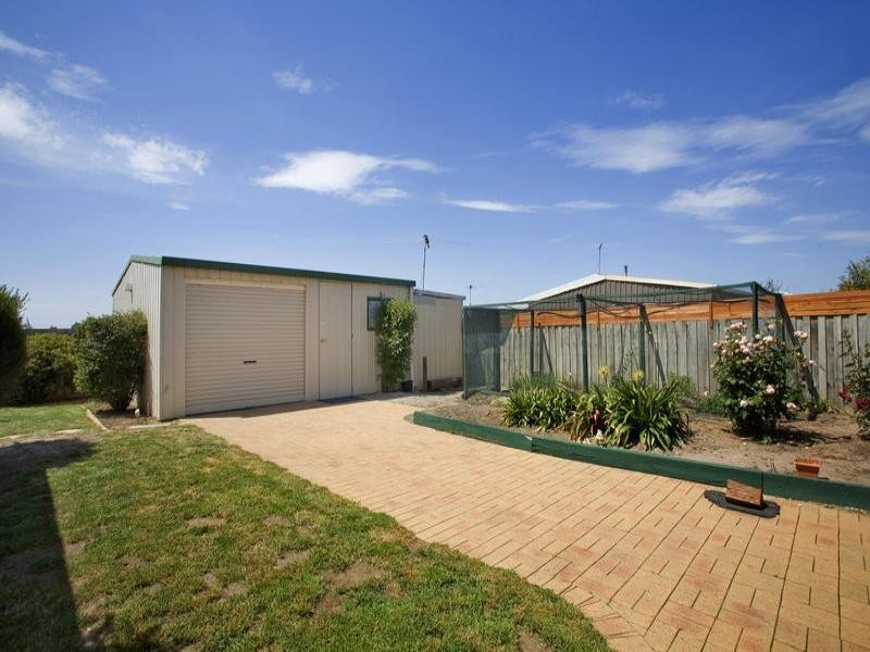 37 Meadenhall Drive, St Albans Park VIC 3219