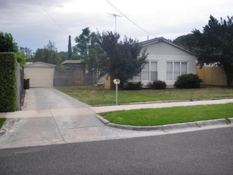 3 Bosanquet Avenue, Newtown VIC 3220