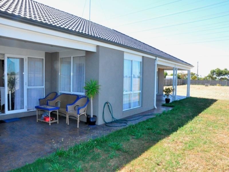 16 Hipwell Court, Lovely Banks VIC 3221