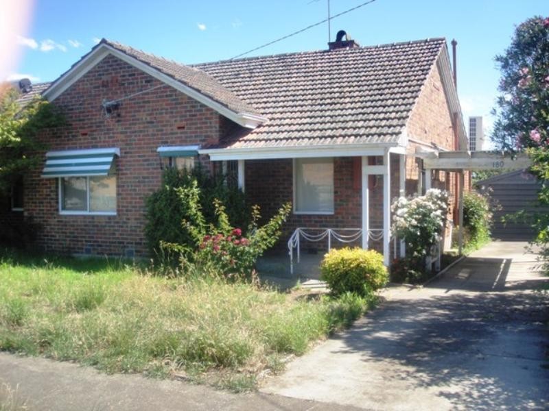 180 Ormond Road, Newcomb VIC 3219