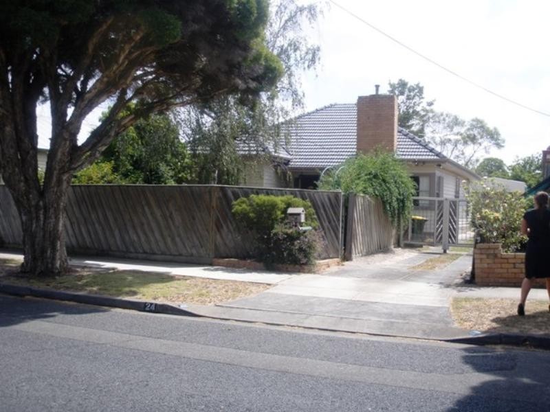 24 Cambridge Street, Belmont VIC 3216