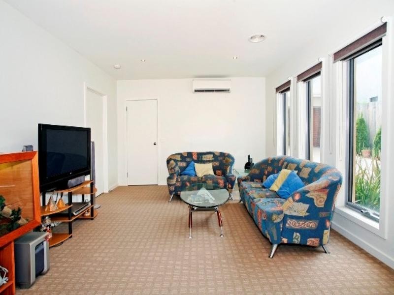 2/4 Belfast Street, Newtown VIC 3220