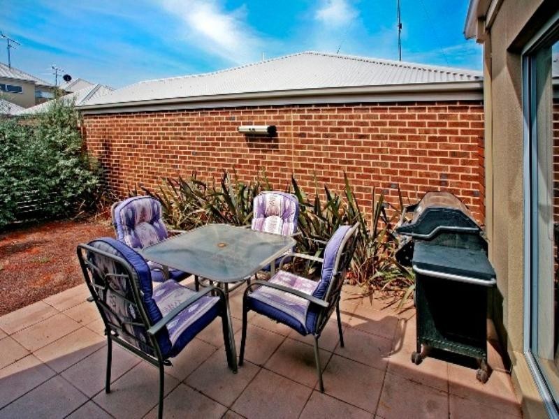 2/4 Belfast Street, Newtown VIC 3220