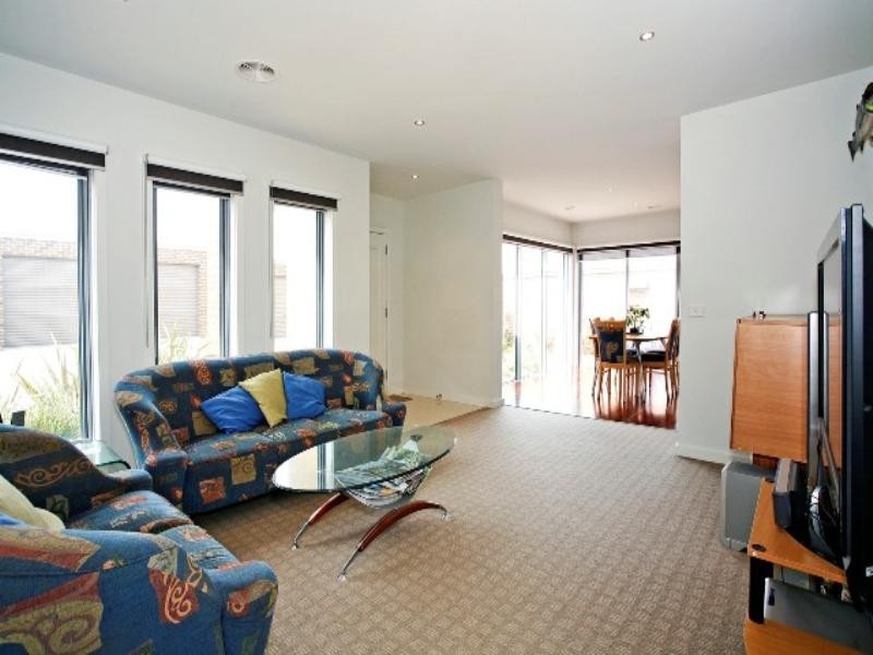 2/4 Belfast Street, Newtown VIC 3220