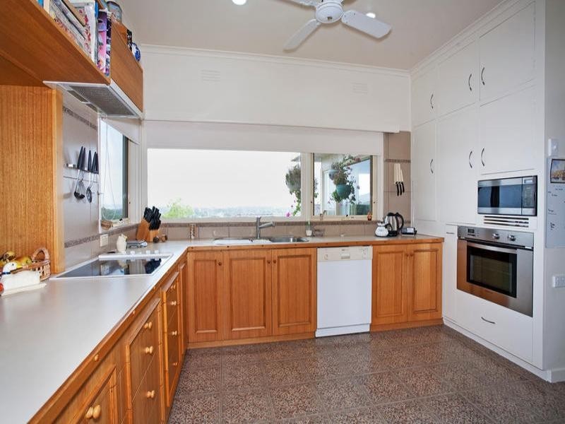 21 Edgecomb Street, Hamlyn Heights VIC 3215