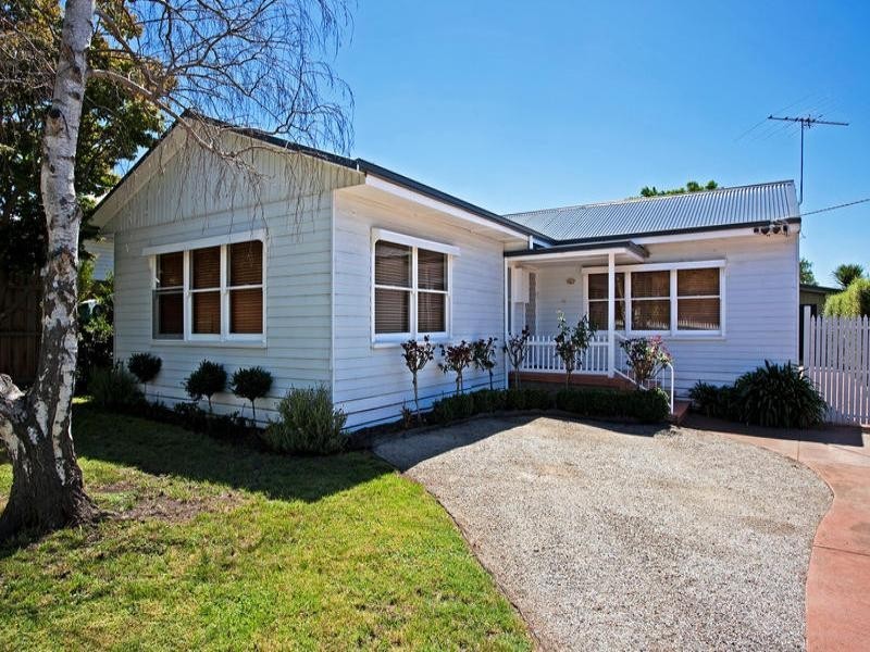 22 Langibanool Avenue, Hamlyn Heights VIC 3215