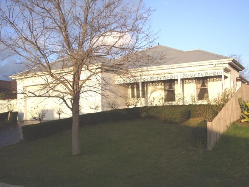 9 Sandtoft Court, Highton VIC 3216