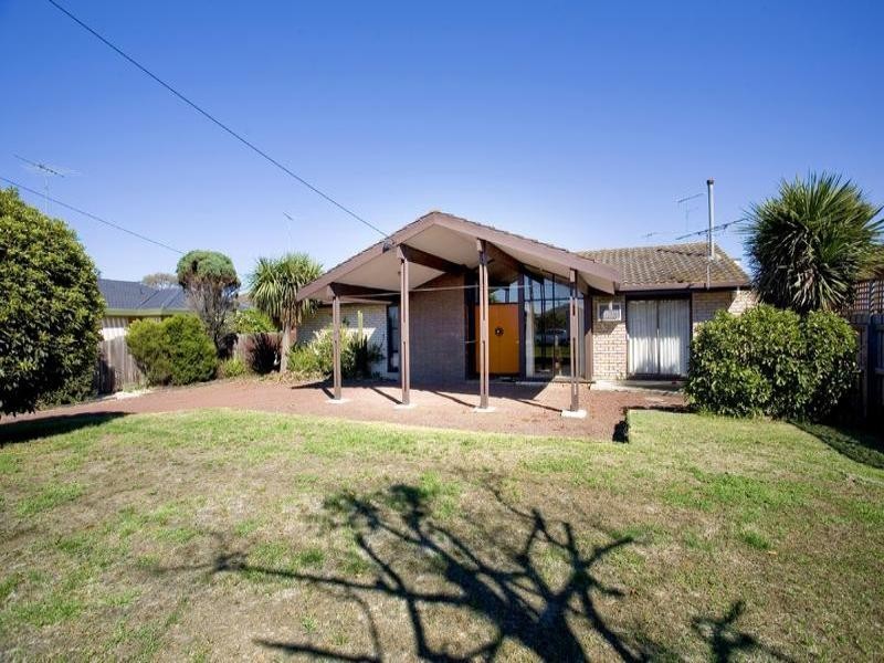 300 Wilsons Road, St Albans Park VIC 3219