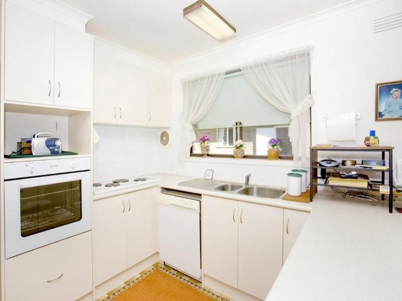 300 Wilsons Road, St Albans Park VIC 3219