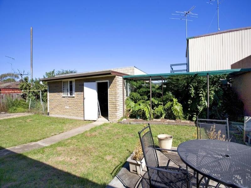 300 Wilsons Road, St Albans Park VIC 3219