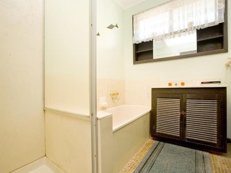 300 Wilsons Road, St Albans Park VIC 3219