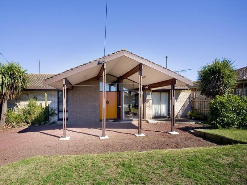 300 Wilsons Road, St Albans Park VIC 3219