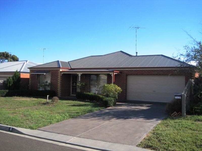 8 Split Court, Leopold VIC 3224