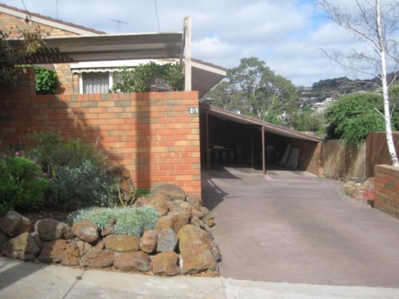 2/1 Sylvan Court, Newtown VIC 3220