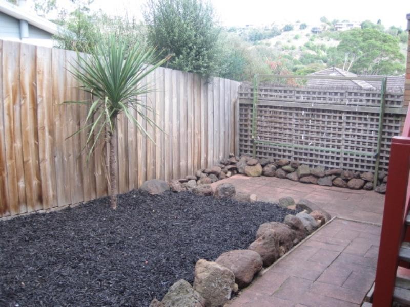 2/1 Sylvan Court, Newtown VIC 3220