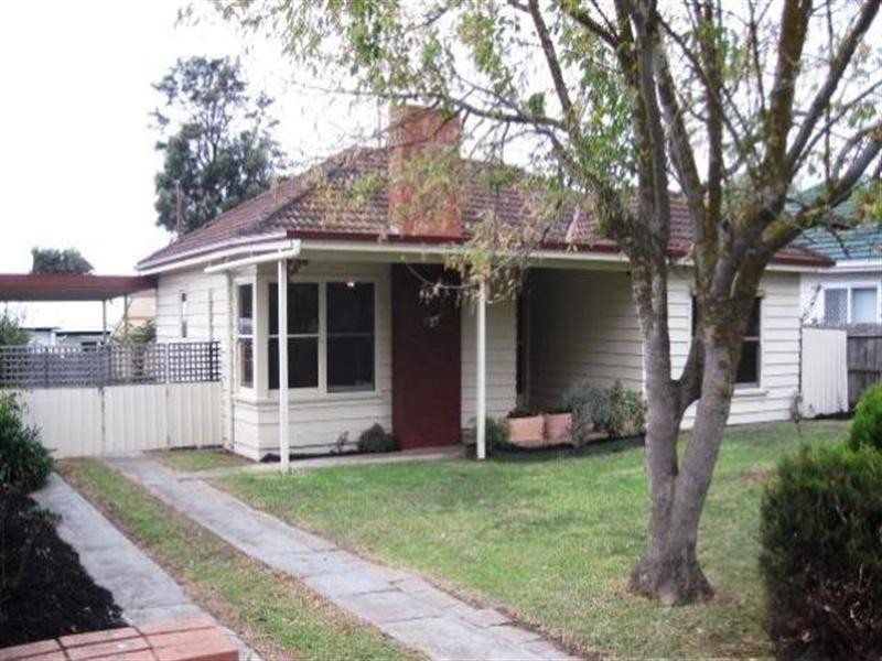 27 Highview Parade, Hamlyn Heights VIC 3215
