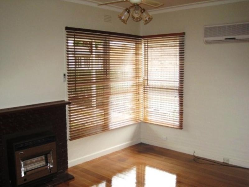 27 Highview Parade, Hamlyn Heights VIC 3215
