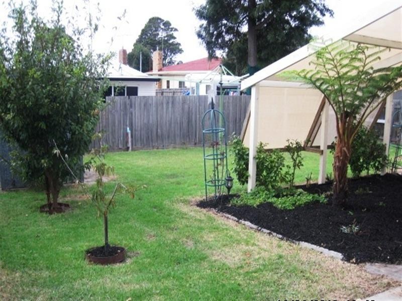 27 Highview Parade, Hamlyn Heights VIC 3215