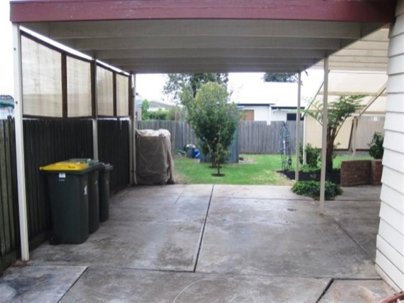 27 Highview Parade, Hamlyn Heights VIC 3215