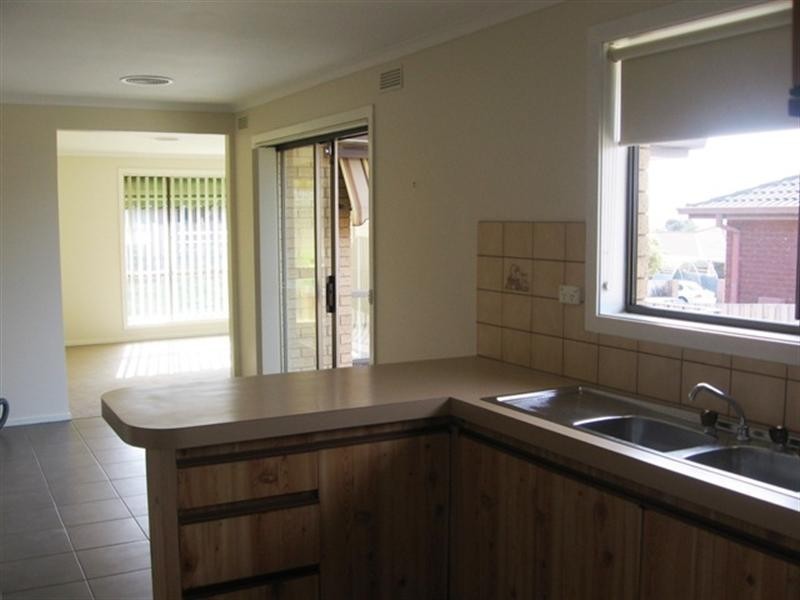 2 Emmy Court, Grovedale VIC 3216