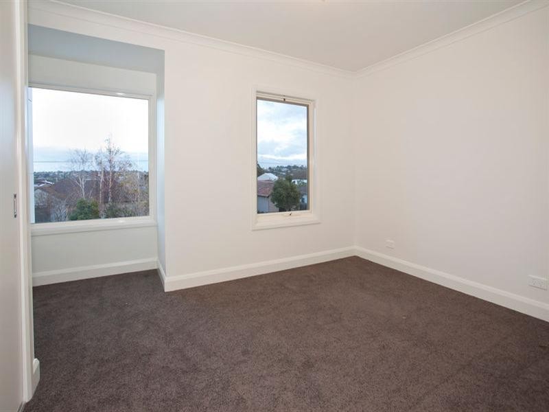 1/14 Fairmont Road, Newtown VIC 3220