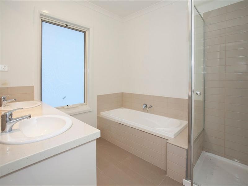 1/14 Fairmont Road, Newtown VIC 3220