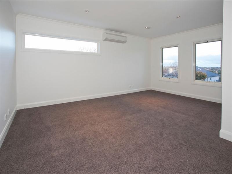 1/14 Fairmont Road, Newtown VIC 3220